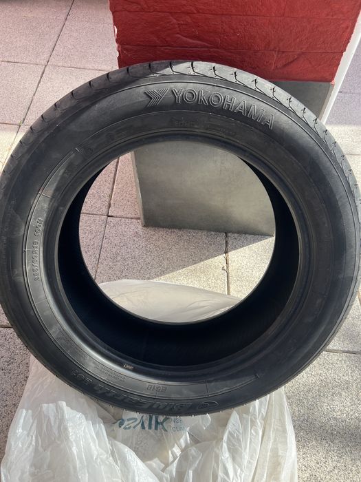 225/60 R18 Yokohama