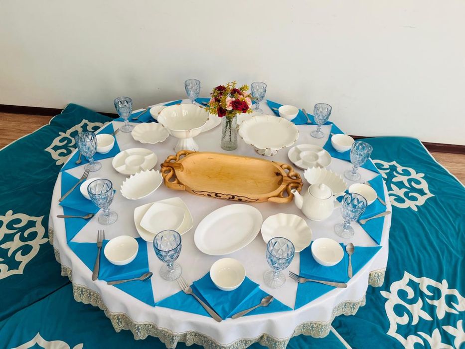 Арендаға дөңгелек стол дастархан,көрпе, ыдыс аяғымен беріледі