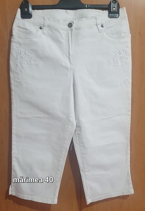 Vând pantaloni damă trei sferturi albi mărimea 40i