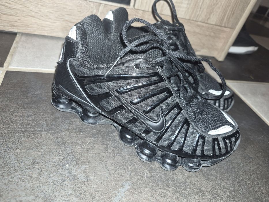 Nike Shox black.