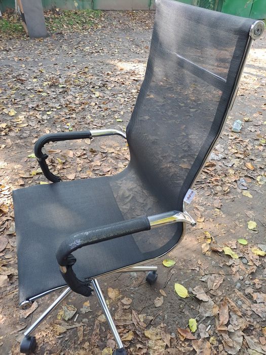 Кресло  офис учун. Ҳолати яхши.