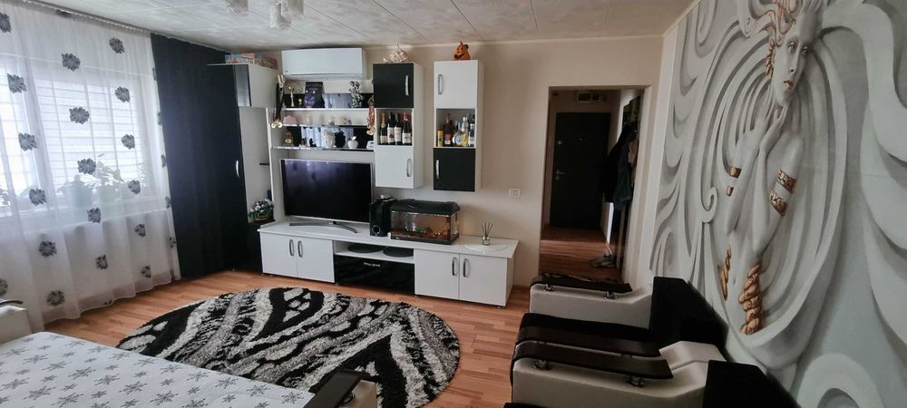 Apartament de vânzare plus garaj