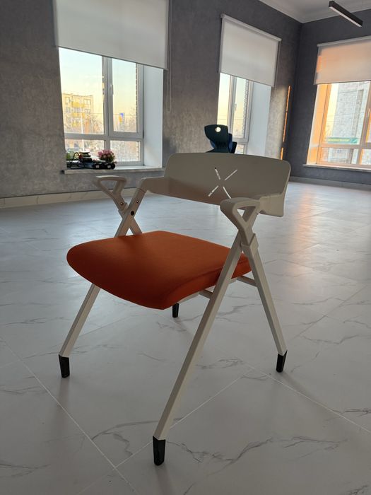 Стулья школьные/офисные.