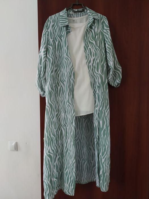 Продам платье, кожанку, тройку