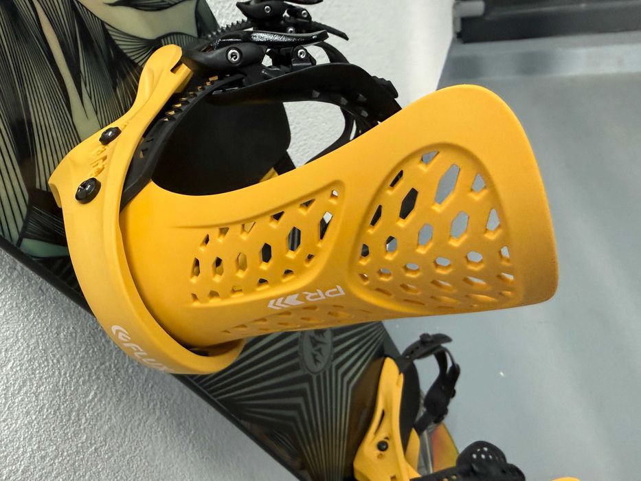 placa noua snowboard jones prodigy L140cm