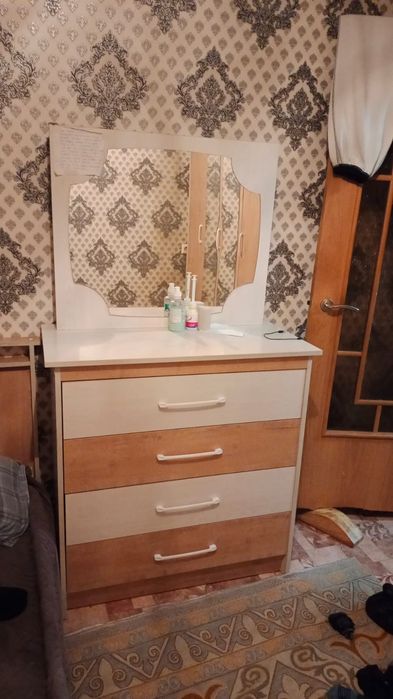 Продам комоды с зеркалом