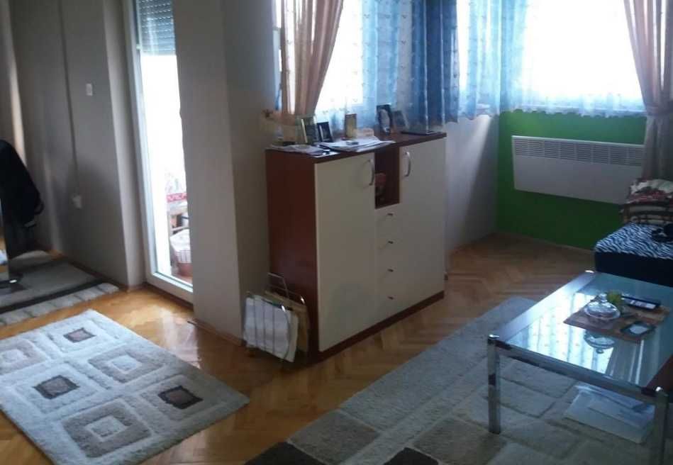 Дава се под наем Тристаен апартамент в Пловдив, Гагарин - 90 кв.м за 326.4 € - Снимка #1