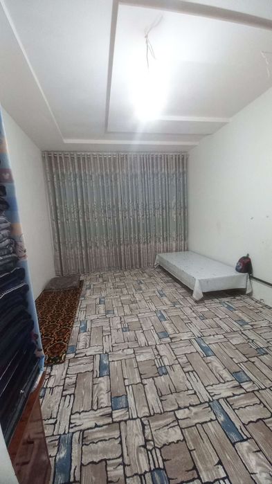 Hovli sotiladi. 6 sutx 6ta xonasi bor.