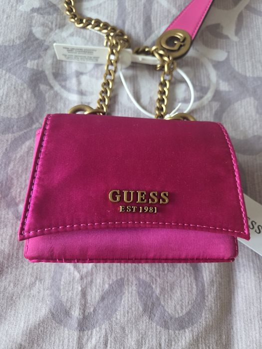 Нова чантичка Guess