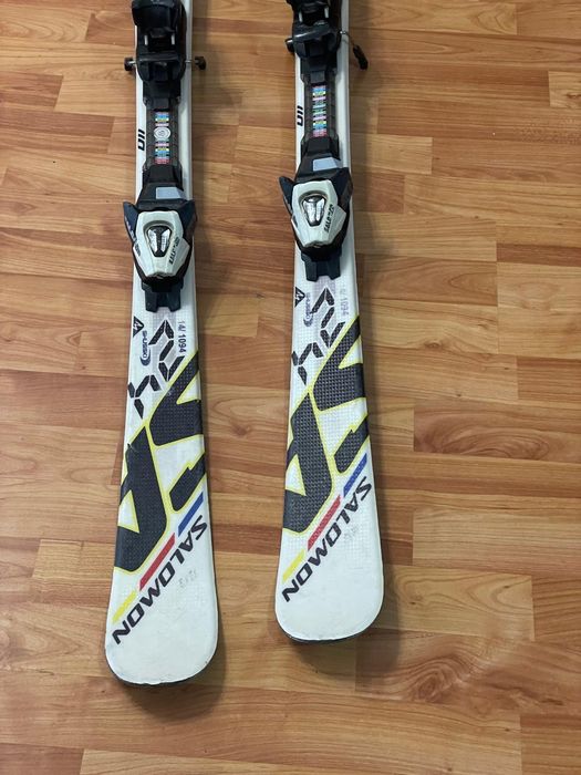 Vând urgent echipamente  de Skiat