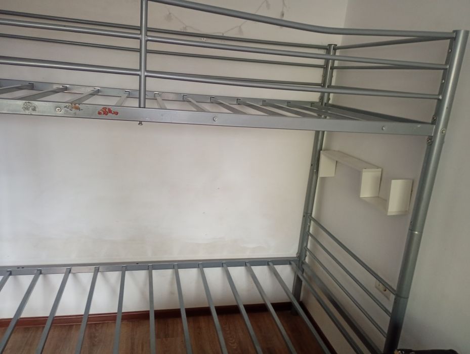 Pat supraetajat  , este din aluminiu foarte rezistent.