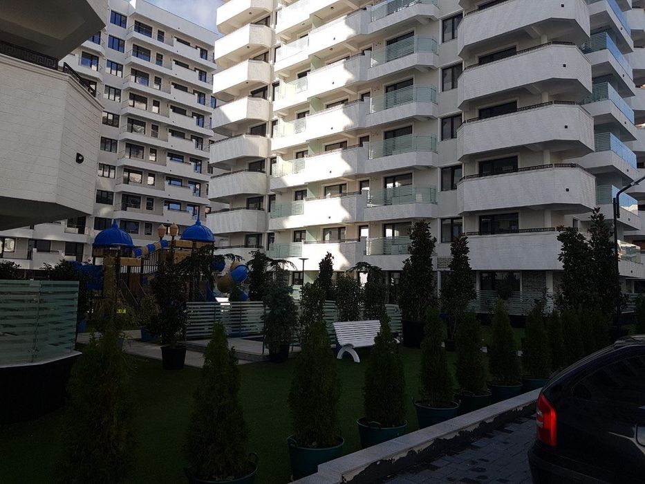 Închiriez apartament la Royal Town