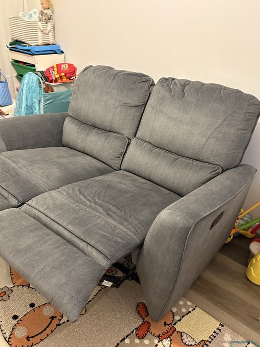 Canapea Mobexpert 2 locuri cu recliner manual – Stare Ca Nouă