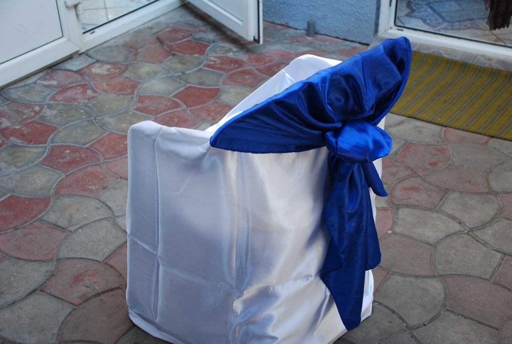 De Vanzare Mese Rotunde/Vand Pernute Scaune/Cort de Vanzare 8 sau 15 m