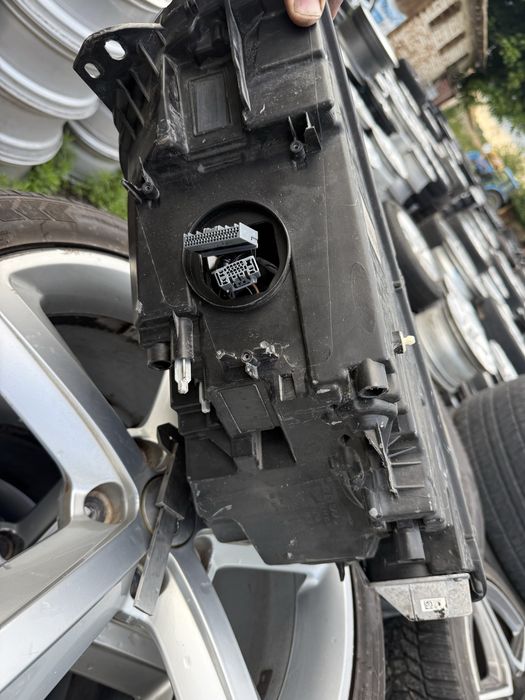 Десен фар волво хс40 volvo xc40