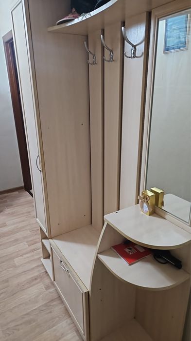 Пррдаетчя шкаф в прихожую