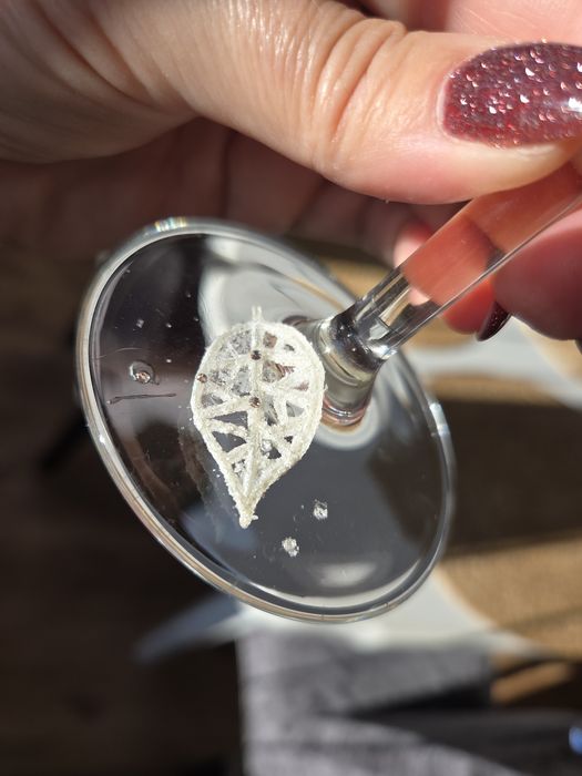 Ръчно декорирани сватбени чаши с изкуствено цвете и кристали Swarovski