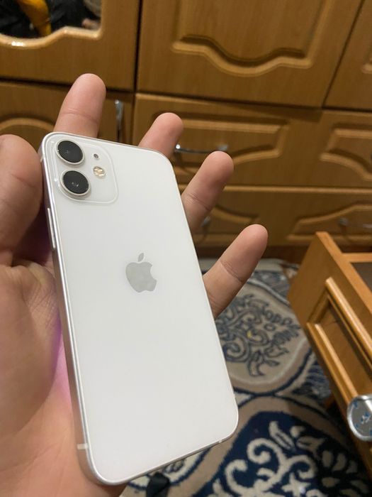 Айфон 12 мини в белом цвете