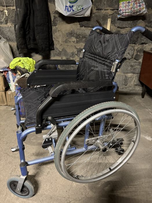 Продам взрослое инвалидное кресло.