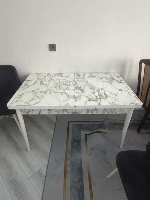 Стол со стульями