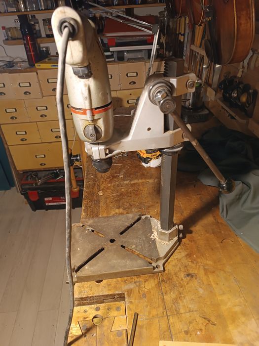 Стойка с бормашина