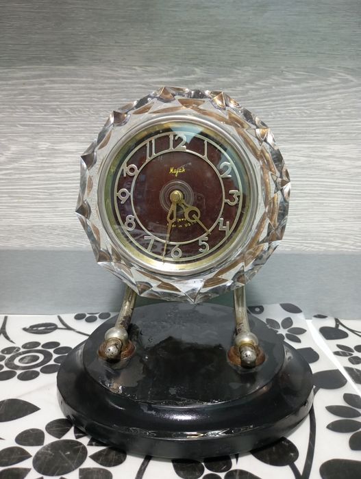 Антиквар часы продаётся