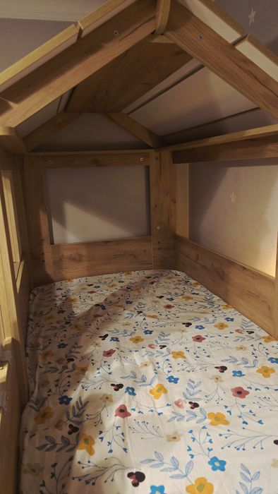 Кровать двухьярусная