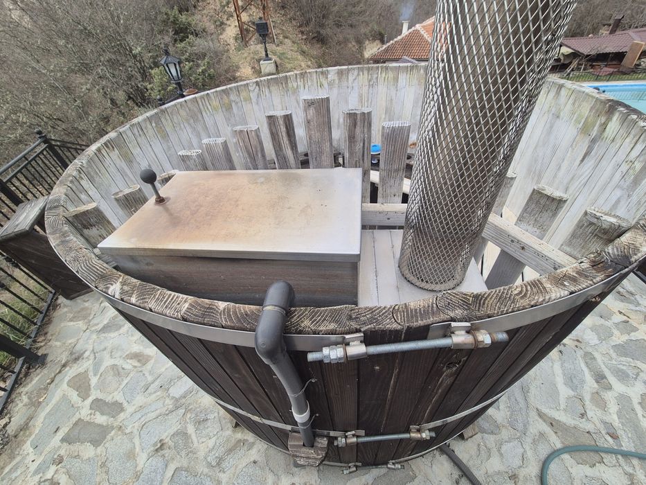 Тип японско дървено джакузи