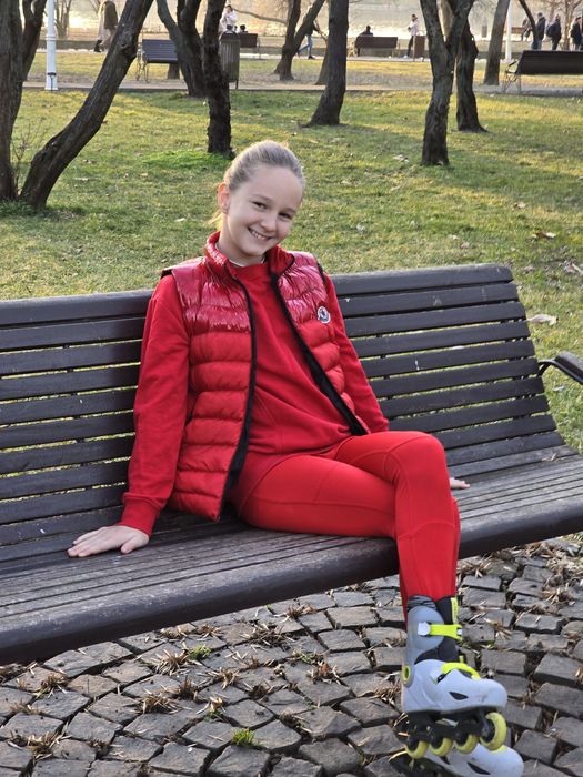 Vesta MonCL , 9-10 ani, stare excelenta