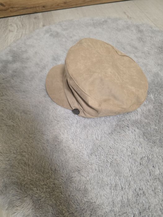 Дамска шапка с козирка-Ново