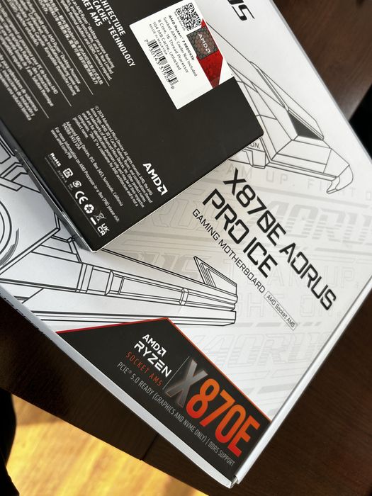 Procesor(ryzen 7 9800x3d) si placa baza(auros x870E) pc