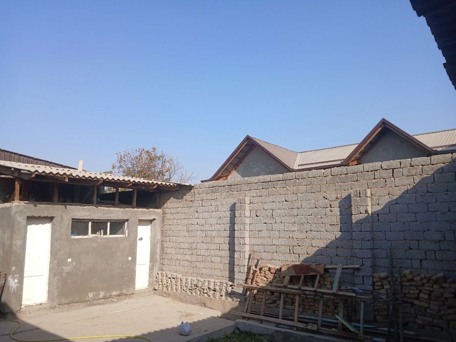 Uy sotiladi. Diydor mahallada. Zudlik bilan