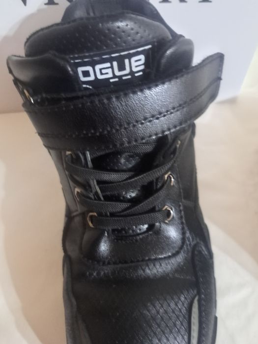 Срочно продам ботинки