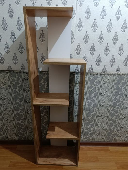 Деревянный стеллаж