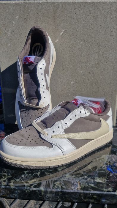 Jordan 1 Low Reverse Mocha
