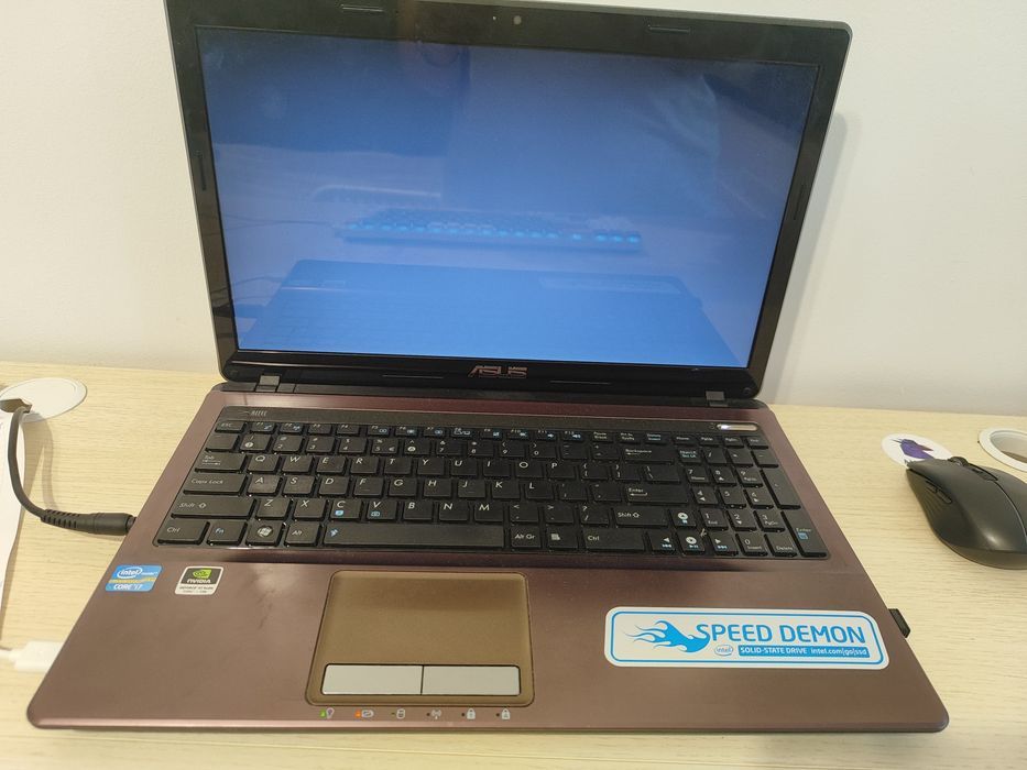 Laptopuri Samsung, Asus