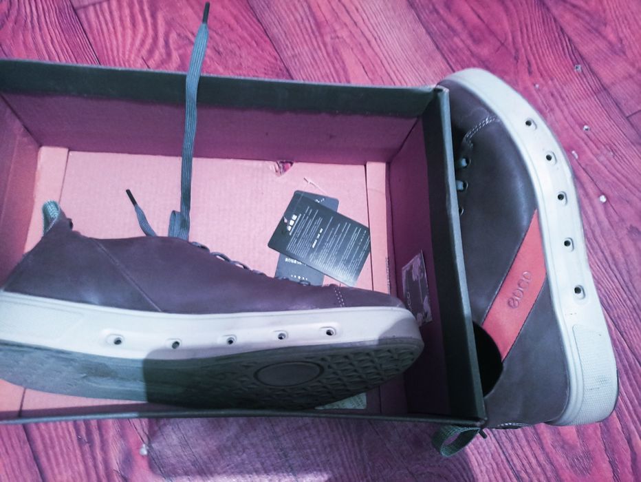 Кроссовки eсcо продам