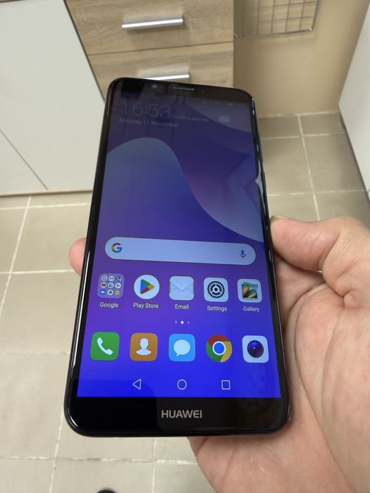 Huawei Y7 (2018) 2/16gb - отличен