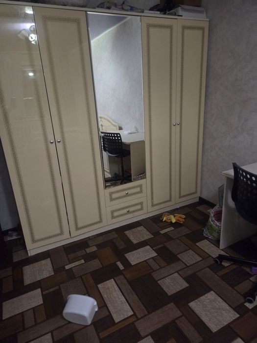 Продам спальный гарнитур