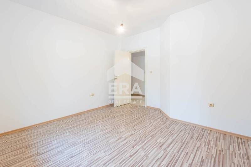 Продава се Тристаен апартамент в Варна, м-т Траката - 90 кв.м за 998 €/кв.м - Снимка #8