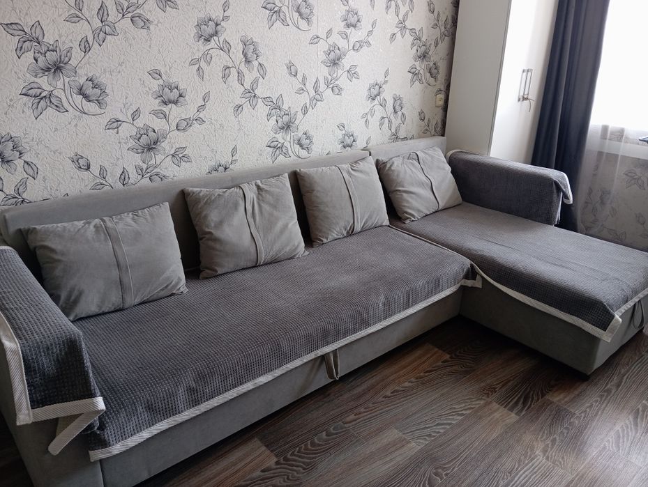 Продам угловой диван 285×70 см