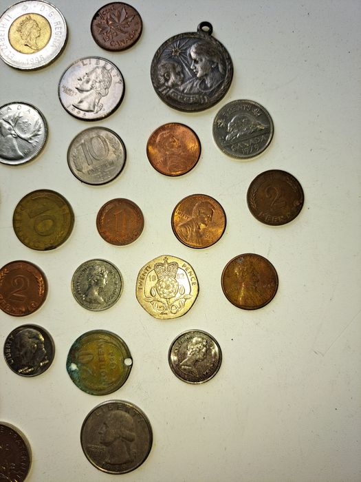 Продам монеты разных стран.