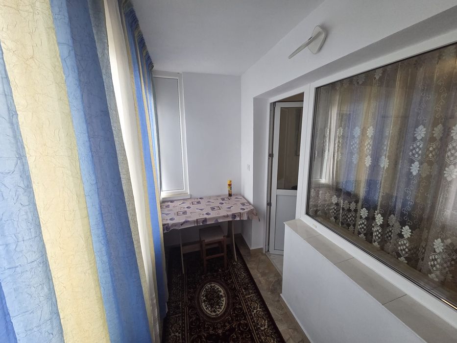 Inchiriez apartament.