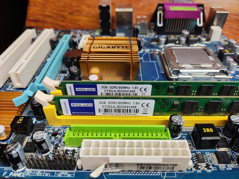 Комплект четириядрен 775 - дъно, процесор, рам.