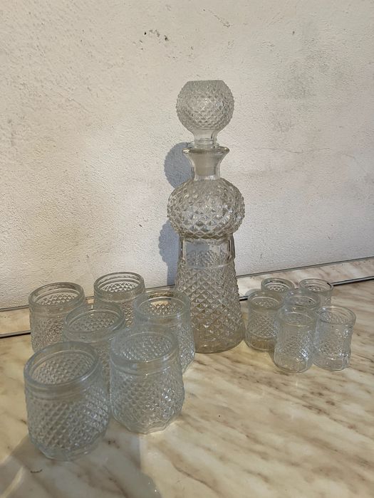 Ретро комплект за алкохол - бутилка с чаши, vintage