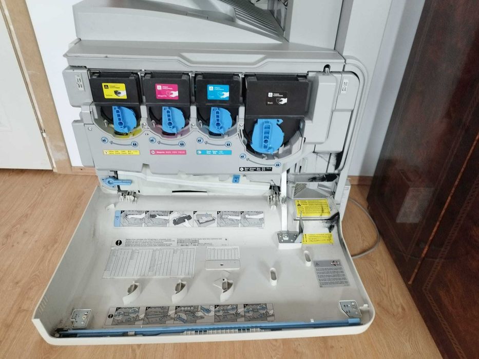 Vând imprimanta profesionala Canon