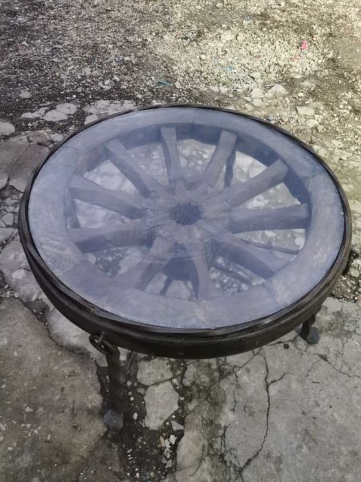 Masa rotunda din roata de car