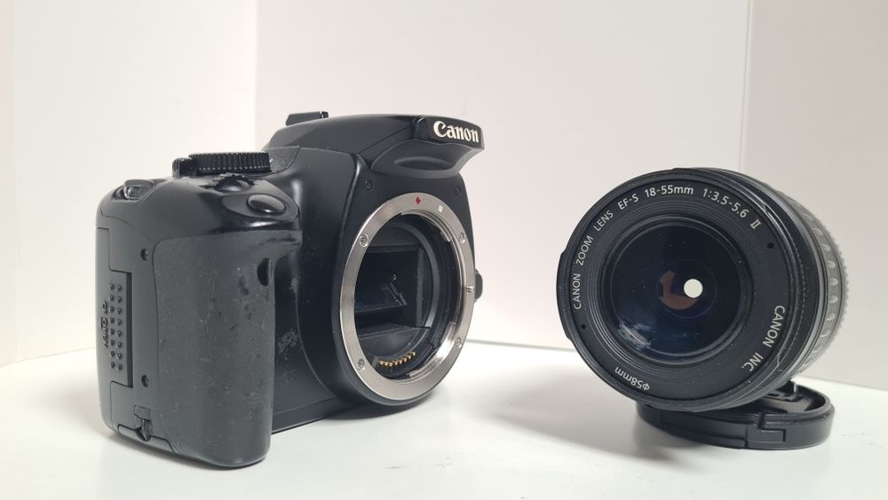 Canon EOS 400D + Obiectiv 18-55mm