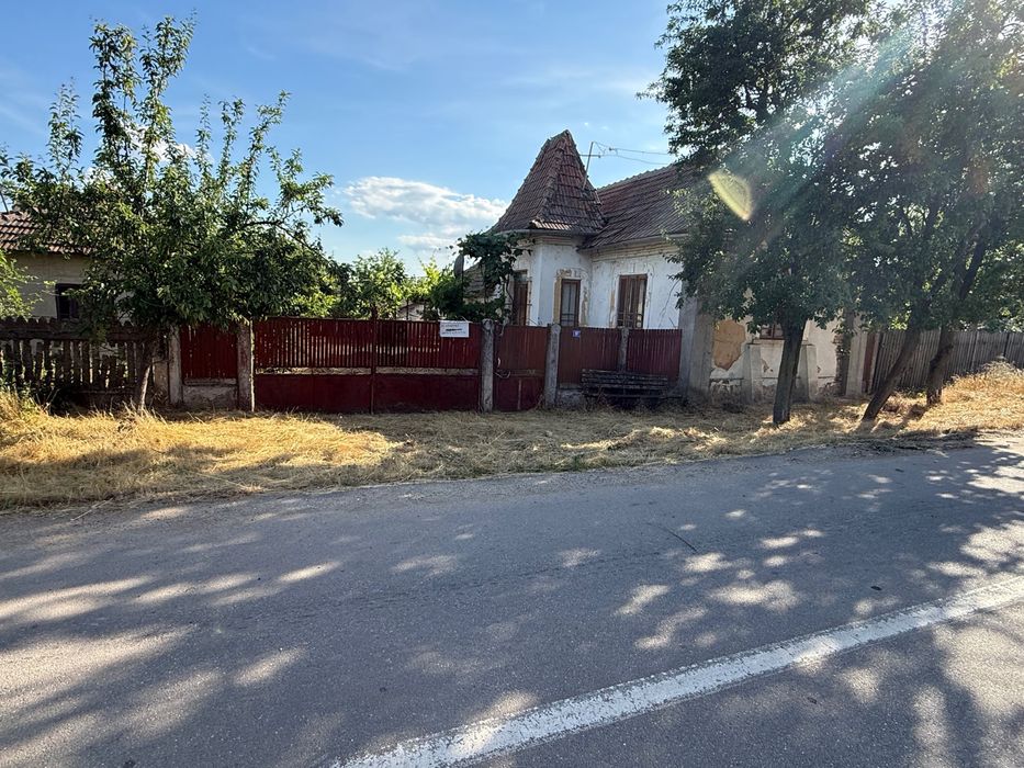 Vând casă în Comuna Giubega