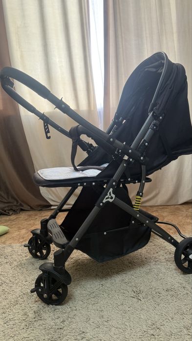 Коляска прогулочная черная